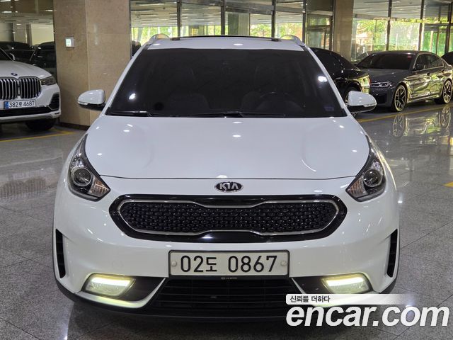 Kia Niro Prestige — пробег 189 156 км — фото 2 из 5