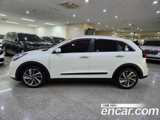 Kia Niro Prestige — пробег 189 156 км — фото 3 из 5