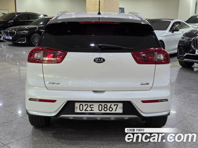 Kia Niro Prestige — пробег 189 156 км — фото 4 из 5