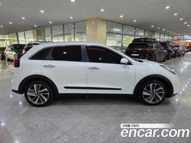 Kia Niro Prestige — пробег 189 156 км — фото 5 из 5