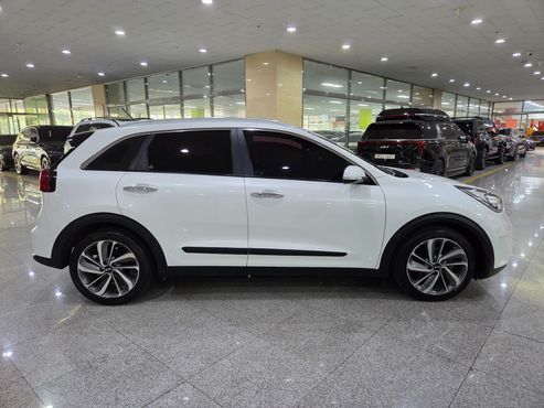 Kia Niro Prestige — пробег 189 156 км — фото 5 из 5