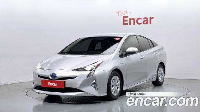 Toyota Prius 1.8 E — пробег 104 140 км — фото 1 из 5