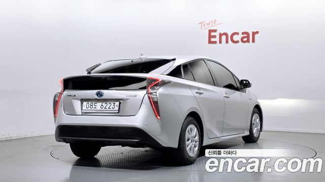 Toyota Prius 1.8 E — пробег 104 140 км — фото 2 из 5