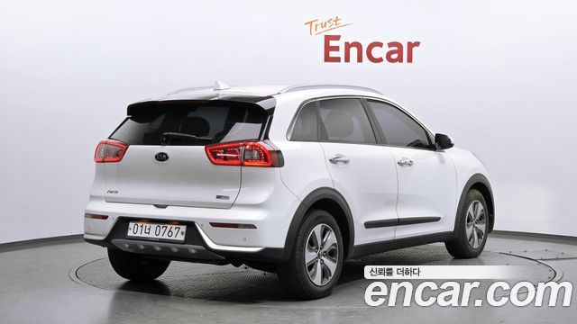 Kia Niro Prestige — пробег 85 331 км — фото 2 из 5