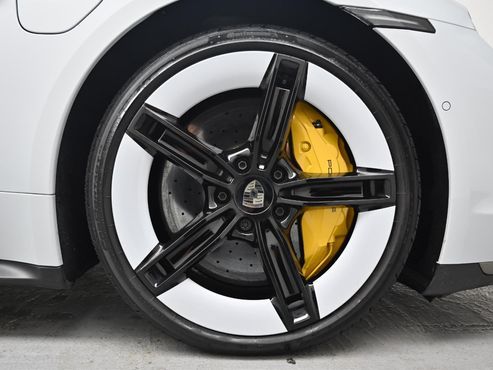 Porsche Taycan Turbo S — пробег 8 730 км — фото 5 из 5