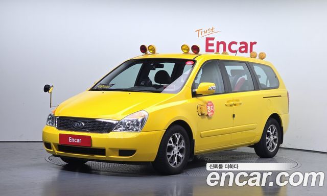 Kia Carnival School Bus — пробег 75 981 км — фото 1 из 5