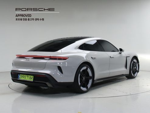Porsche Taycan Turbo — пробег 7 945 км — фото 2 из 5