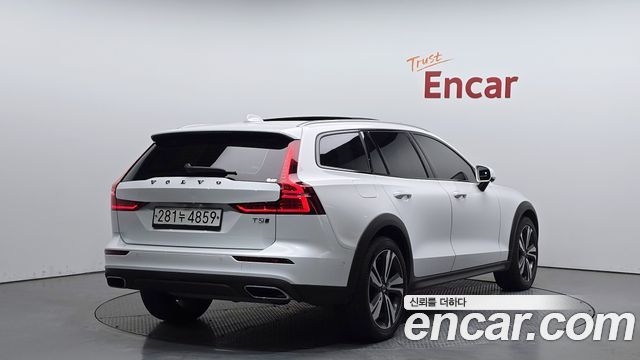Volvo V60 T5 Pro AWD — пробег 48 792 км — фото 2 из 5