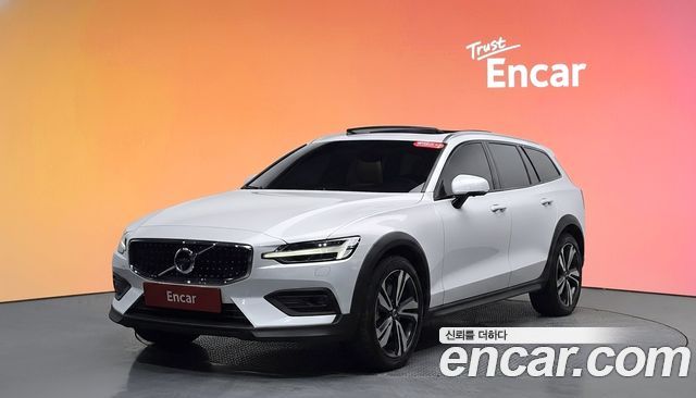 Volvo V60 T5 Pro AWD — пробег 48 792 км — фото 1 из 5