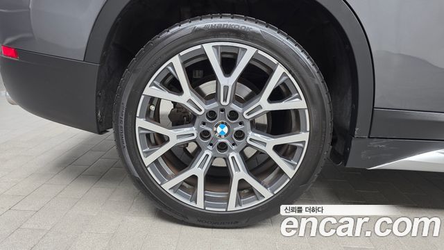 BMW X1 xDrive 20i xLine — пробег 71 929 км — фото 5 из 5