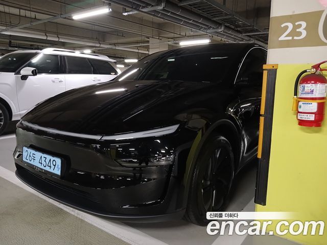Tesla Model Y Premium Long Range AWD — пробег 865 км — фото 3 из 5