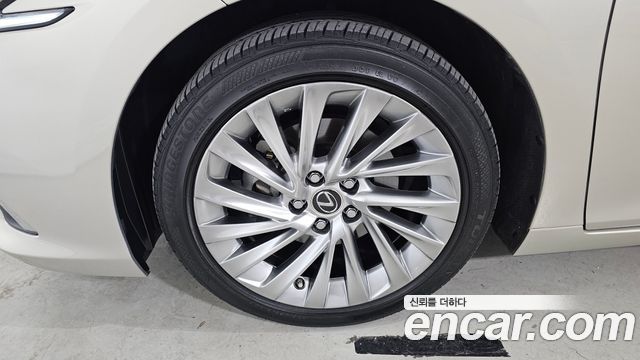 Lexus ES Executive — пробег 36 268 км — фото 5 из 5