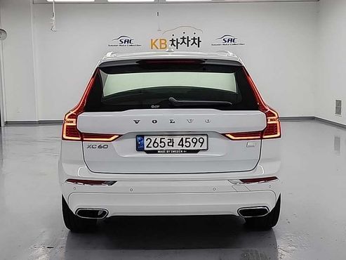 Volvo XC60 T8 Inscription — пробег 97 143 км — фото 3 из 5