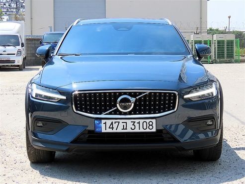 Volvo V60 B5 Ultimate AWD — пробег 32 592 км — фото 1 из 5