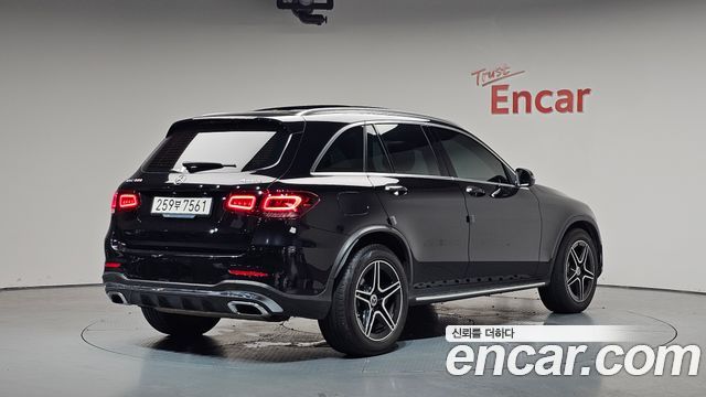 Mercedes-Benz GLC-Class GLC300 4MATIC Premium — пробег 55 921 км — фото 2 из 5