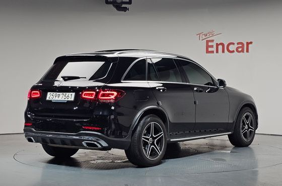 Mercedes-Benz GLC-Class GLC300 4MATIC Premium — пробег 55 921 км — фото 2 из 5