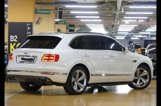Bentley Bentayga 6.0 W12 — пробег 64 700 км — фото 2 из 5