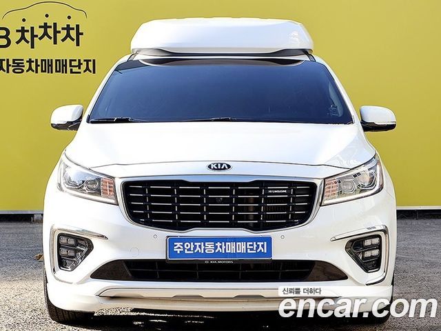 Kia Carnival 7-Seater Hi-Limousine VIP — пробег 100 068 км — фото 1 из 5