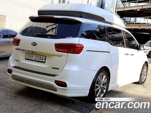 Kia Carnival 7-Seater Hi-Limousine VIP — пробег 100 068 км — фото 4 из 5