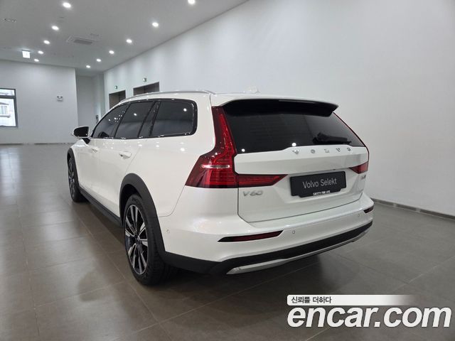 Volvo V60 B5 Ultra AWD — пробег 1 229 км — фото 2 из 5