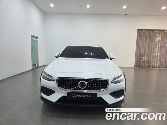 Volvo V60 B5 Ultra AWD — пробег 1 229 км — фото 3 из 5