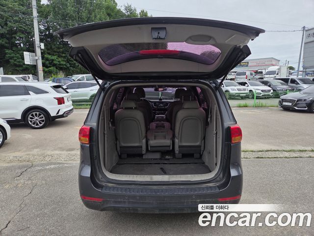 Kia Carnival 11-seater Deluxe — пробег 81 000 км — фото 5 из 5