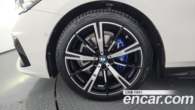 BMW 5-Series 530e xDrive M Sport — пробег 5 423 км — фото 5 из 5
