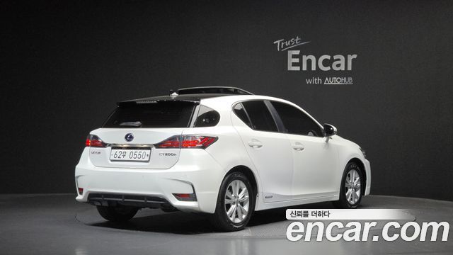 Lexus CT200h из Кореи Encar