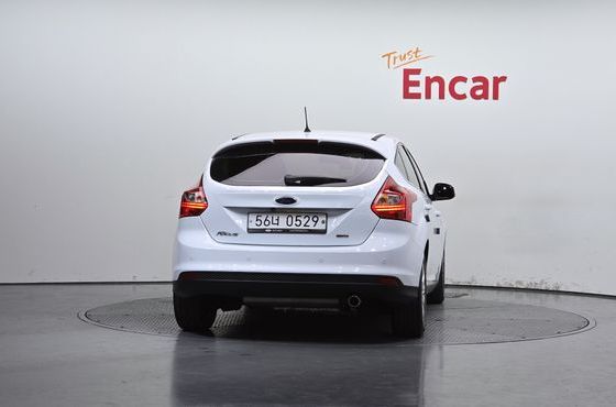 Ford Focus 2.0 Diesel Titanium Hatchback 3rd — пробег 56 251 км — фото 4 из 5