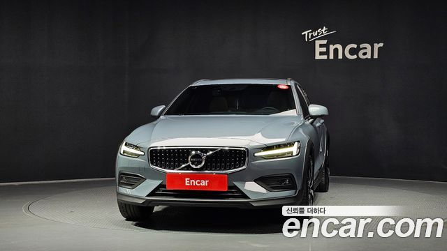 Volvo V60 B5 Pro AWD — пробег 27 803 км — фото 3 из 5