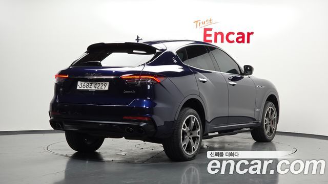 Maserati Levante из Кореи Encar