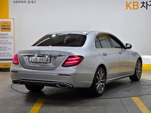 Mercedes-Benz E-Class E300 4MATIC Avnatgarde — пробег 71 603 км — фото 3 из 5