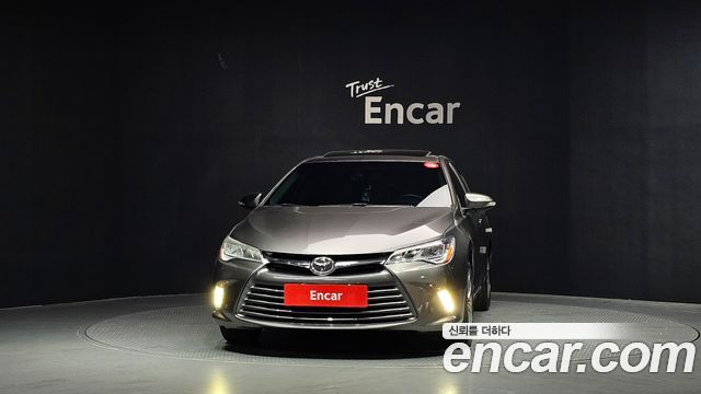 Toyota Camry 2.5 XLE — пробег 70 640 км — фото 3 из 5