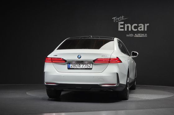 BMW 5-Series 530i xDrive — пробег 23 906 км — фото 4 из 5