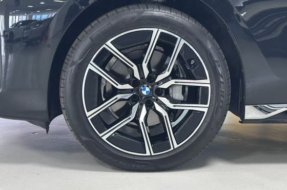 BMW 7-Series 740d xDrive M Sport — пробег 14 021 км — фото 5 из 5