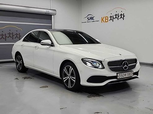 Mercedes-Benz E-Class E220d Avantgarde — пробег 57 777 км — фото 4 из 5
