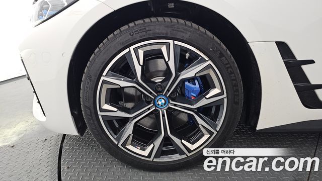 BMW i4 eDrive40 M Sports Pro — пробег 22 415 км — фото 5 из 5
