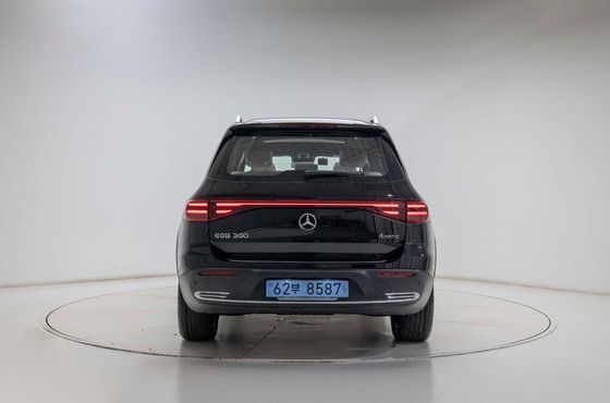 Mercedes-Benz EQB EQB300 4MATIC — пробег 786 км — фото 4 из 5
