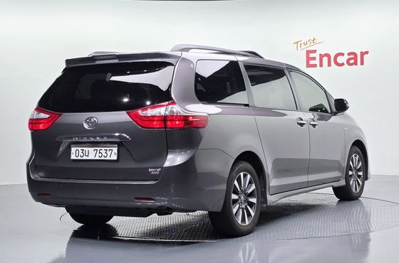 Toyota Sienna 3.5 AWD — пробег 16 678 км — фото 2 из 5
