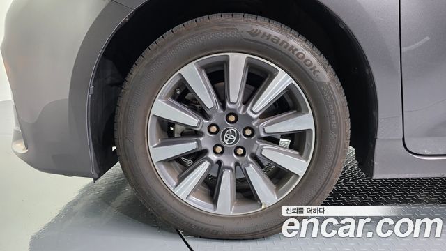 Toyota Sienna 3.5 AWD — пробег 16 678 км — фото 5 из 5