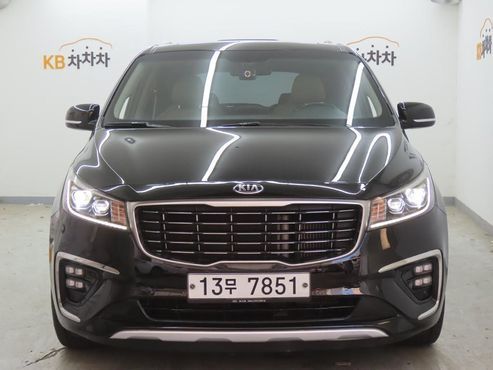 Kia Carnival 9-Seater Noblesse — пробег 57 000 км — фото 1 из 5