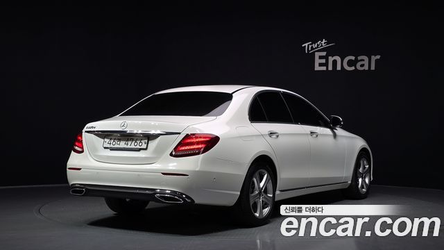 Mercedes-Benz E-Class E220d Avantgarde — пробег 92 094 км — фото 2 из 5