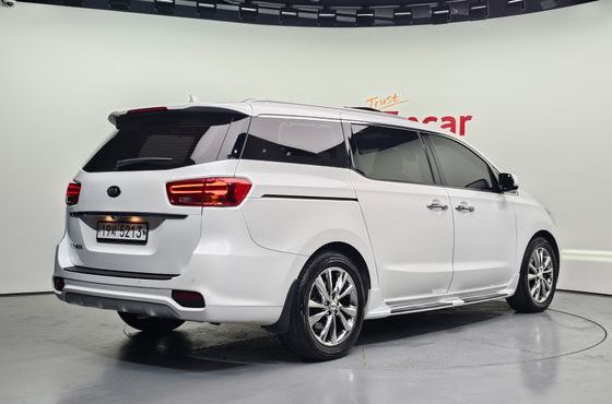 Kia Carnival 9-Seater Noblesse Special — пробег 69 755 км — фото 2 из 5