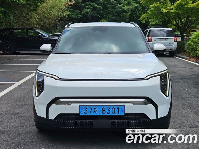 Kia EV3 Long Range 2WD Earth — пробег 1 587 км — фото 1 из 5