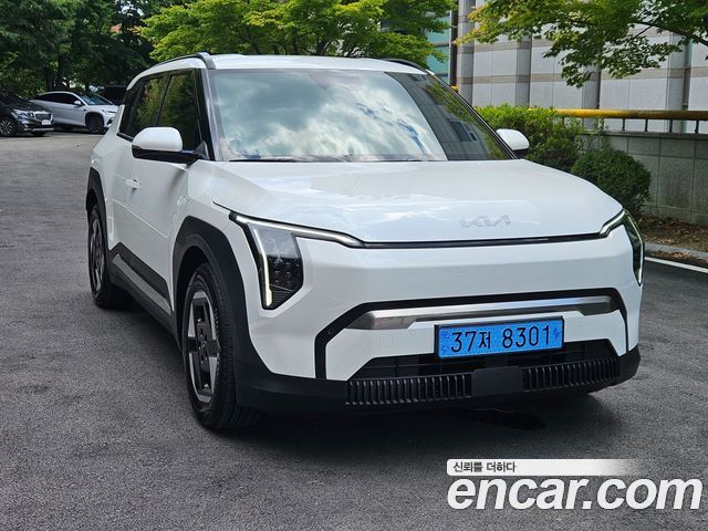Kia EV3 Long Range 2WD Earth — пробег 1 587 км — фото 2 из 5