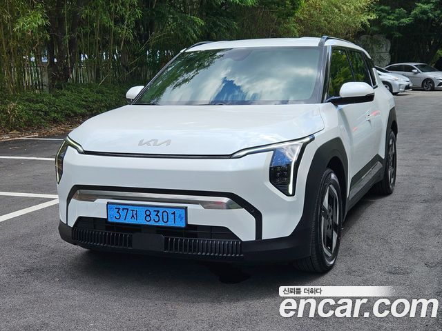 Kia EV3 Long Range 2WD Earth — пробег 1 587 км — фото 3 из 5