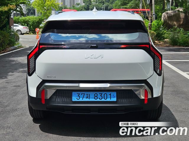 Kia EV3 Long Range 2WD Earth — пробег 1 587 км — фото 4 из 5
