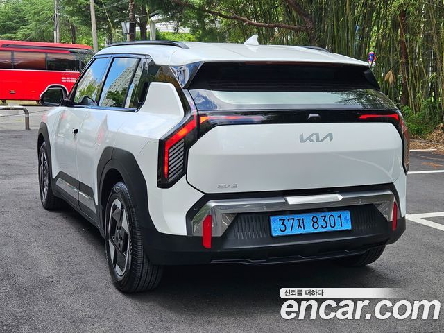 Kia EV3 Long Range 2WD Earth — пробег 1 587 км — фото 5 из 5