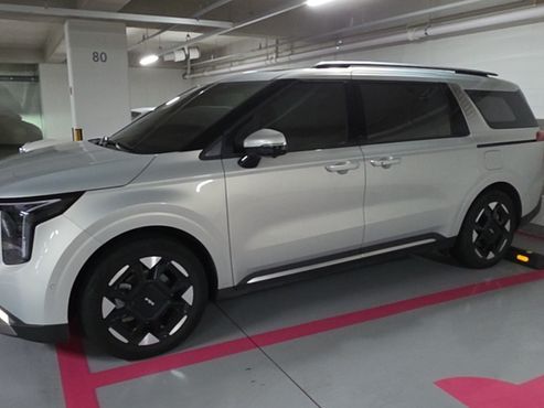 Kia Carnival HEV 9seater Signature — пробег 19 000 км — фото 2 из 5