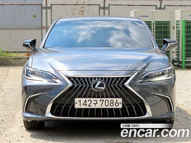 Lexus ES Executive — пробег 17 939 км — фото 1 из 5